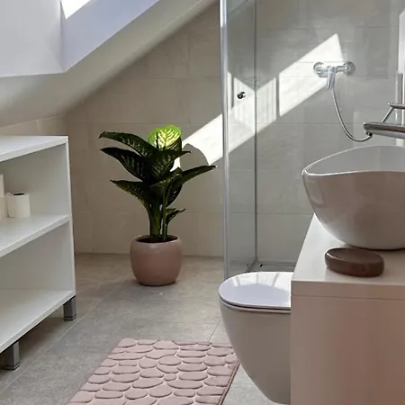 アパート Inin ブレッド